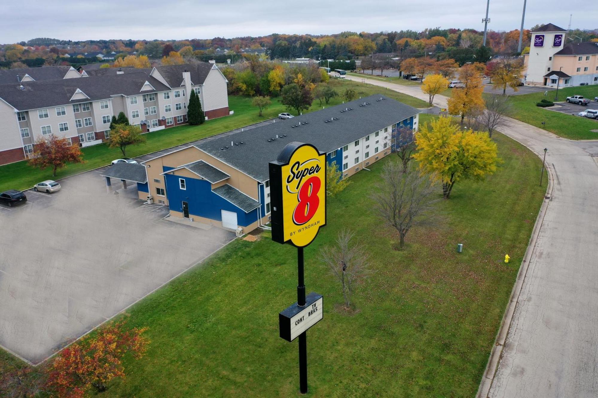 Super 8 By Wyndham Rockford I-90 Casino District Hotel Exterior foto